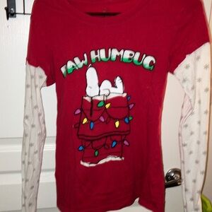 🎄🎄GUC Snoopy t shirt. Paw humbug.